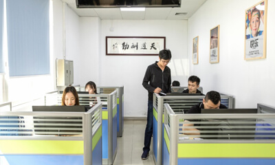 套標(biāo)機(jī)格外受到包裝企業(yè)的追捧